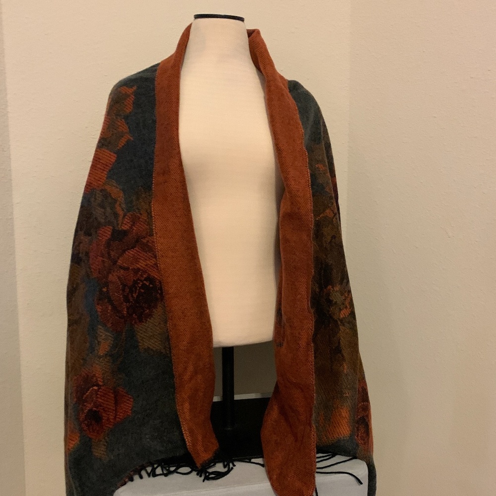 RARE Veneto Shawl Wrap in Floral Print, BRAND NEW